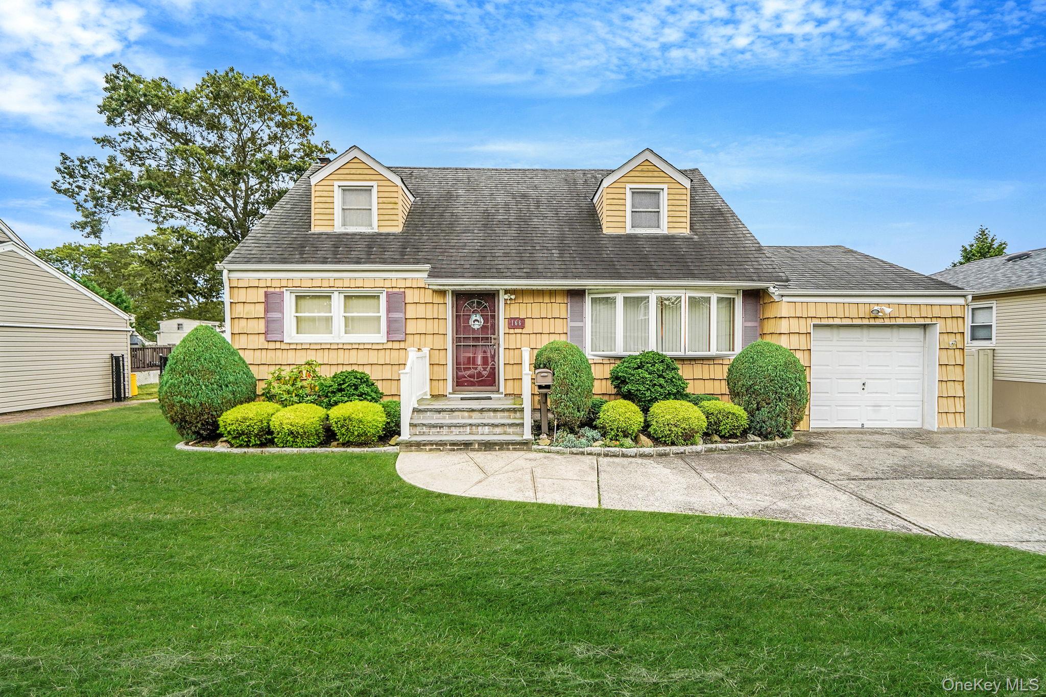 166 N Oak Street, Massapequa, NY 11758