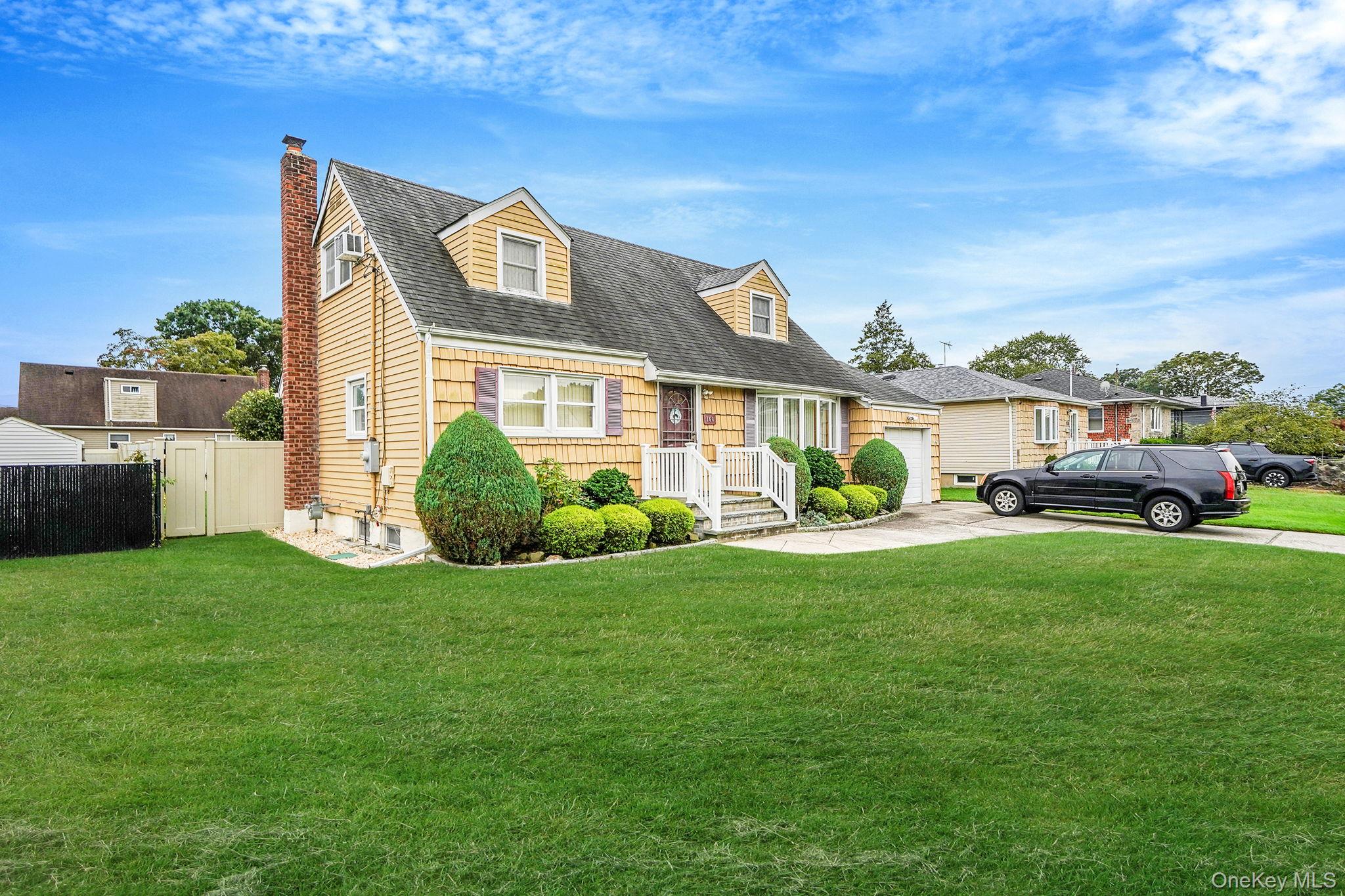 166 N Oak Street, Massapequa, NY 11758