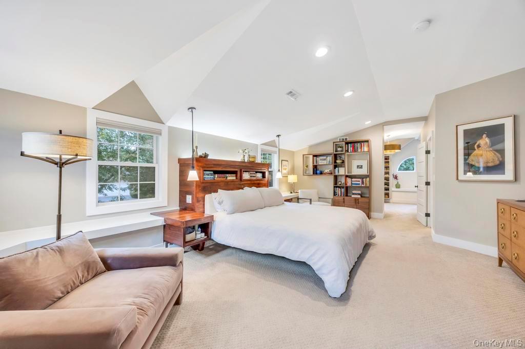 12 Teapot Lane, Smithtown, NY 11787