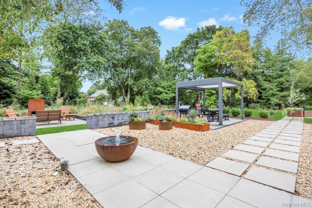 12 Teapot Lane, Smithtown, NY 11787