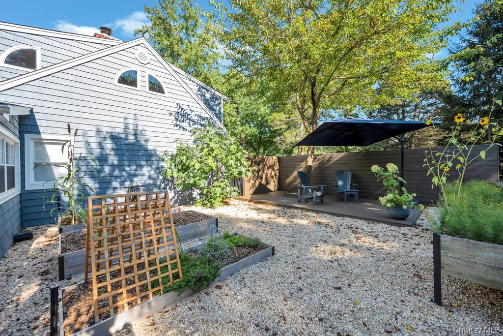 12 Teapot Lane, Smithtown, NY 11787