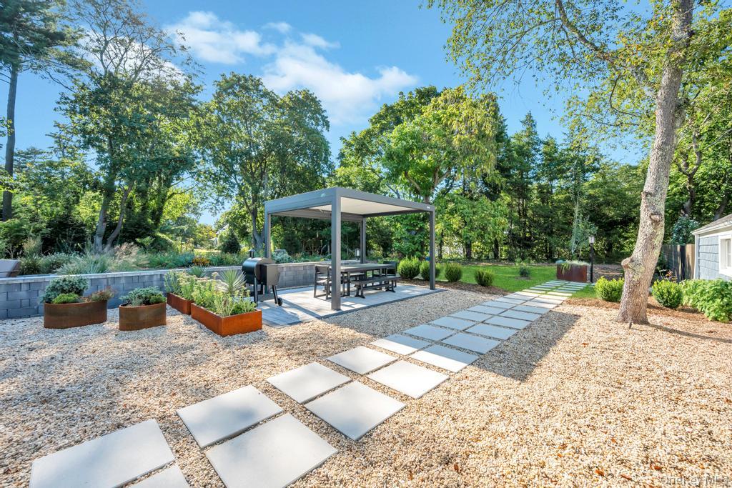 12 Teapot Lane, Smithtown, NY 11787