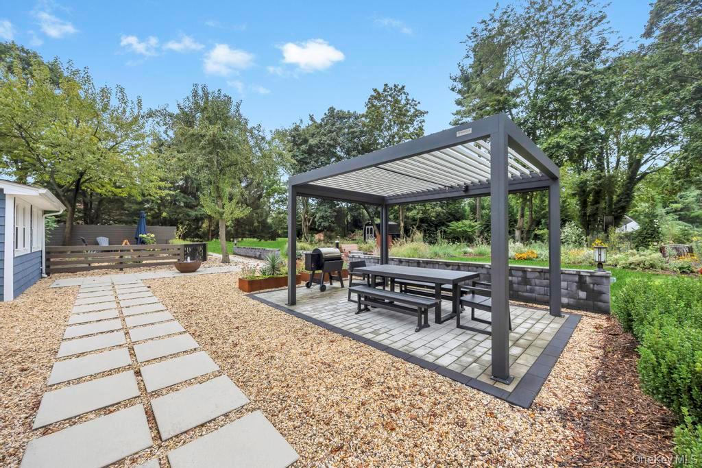 12 Teapot Lane, Smithtown, NY 11787