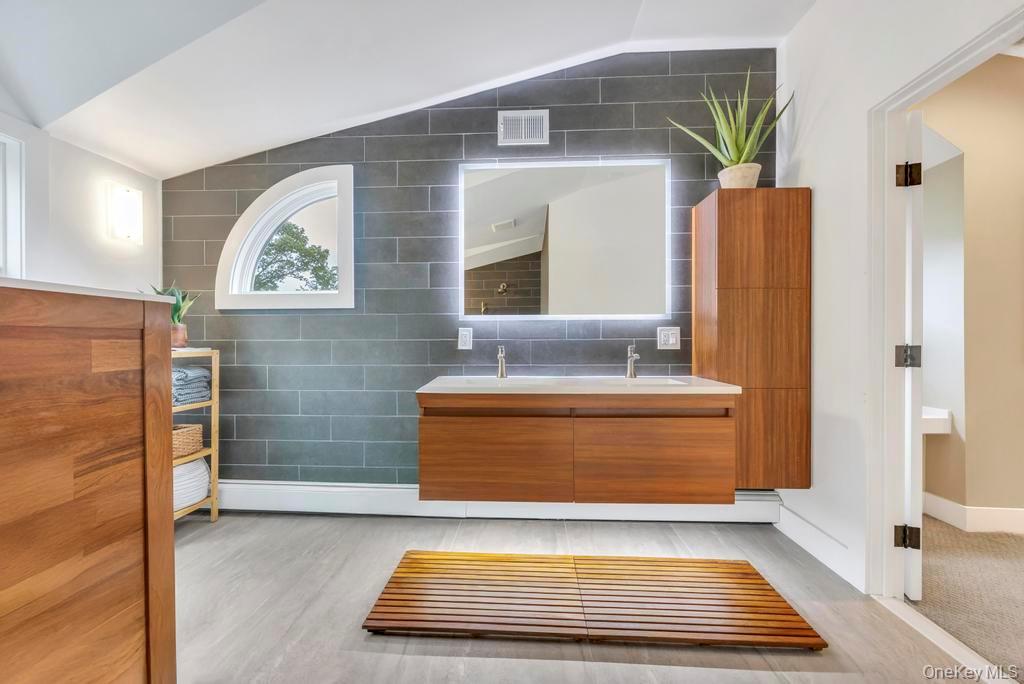 12 Teapot Lane, Smithtown, NY 11787