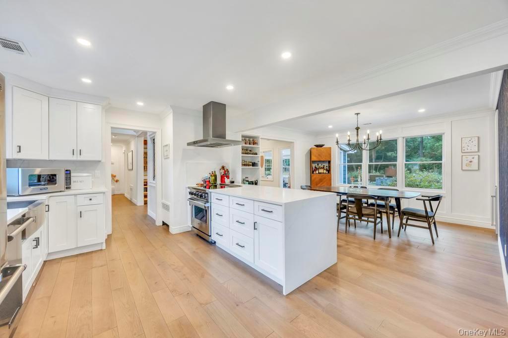 12 Teapot Lane, Smithtown, NY 11787