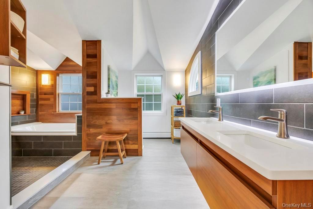 12 Teapot Lane, Smithtown, NY 11787