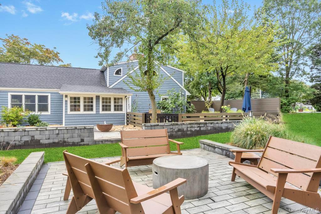 12 Teapot Lane, Smithtown, NY 11787