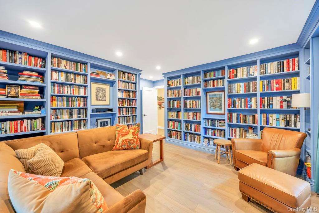 12 Teapot Lane, Smithtown, NY 11787