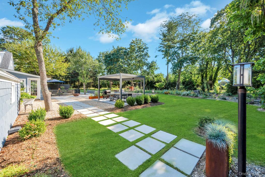 12 Teapot Lane, Smithtown, NY 11787