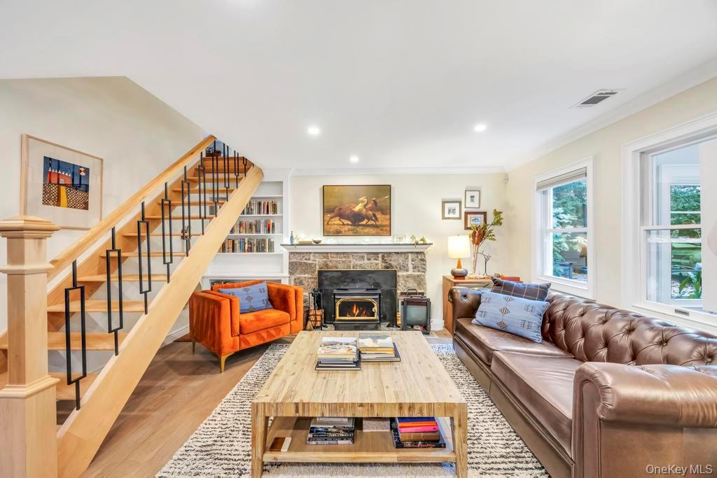 12 Teapot Lane, Smithtown, NY 11787