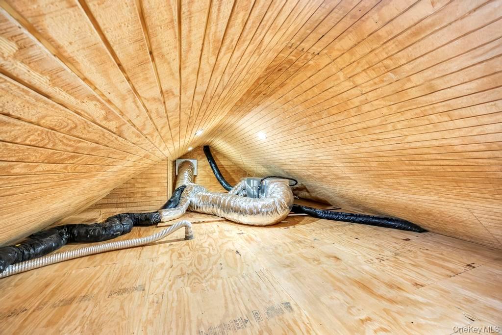 12 Teapot Lane, Smithtown, NY 11787