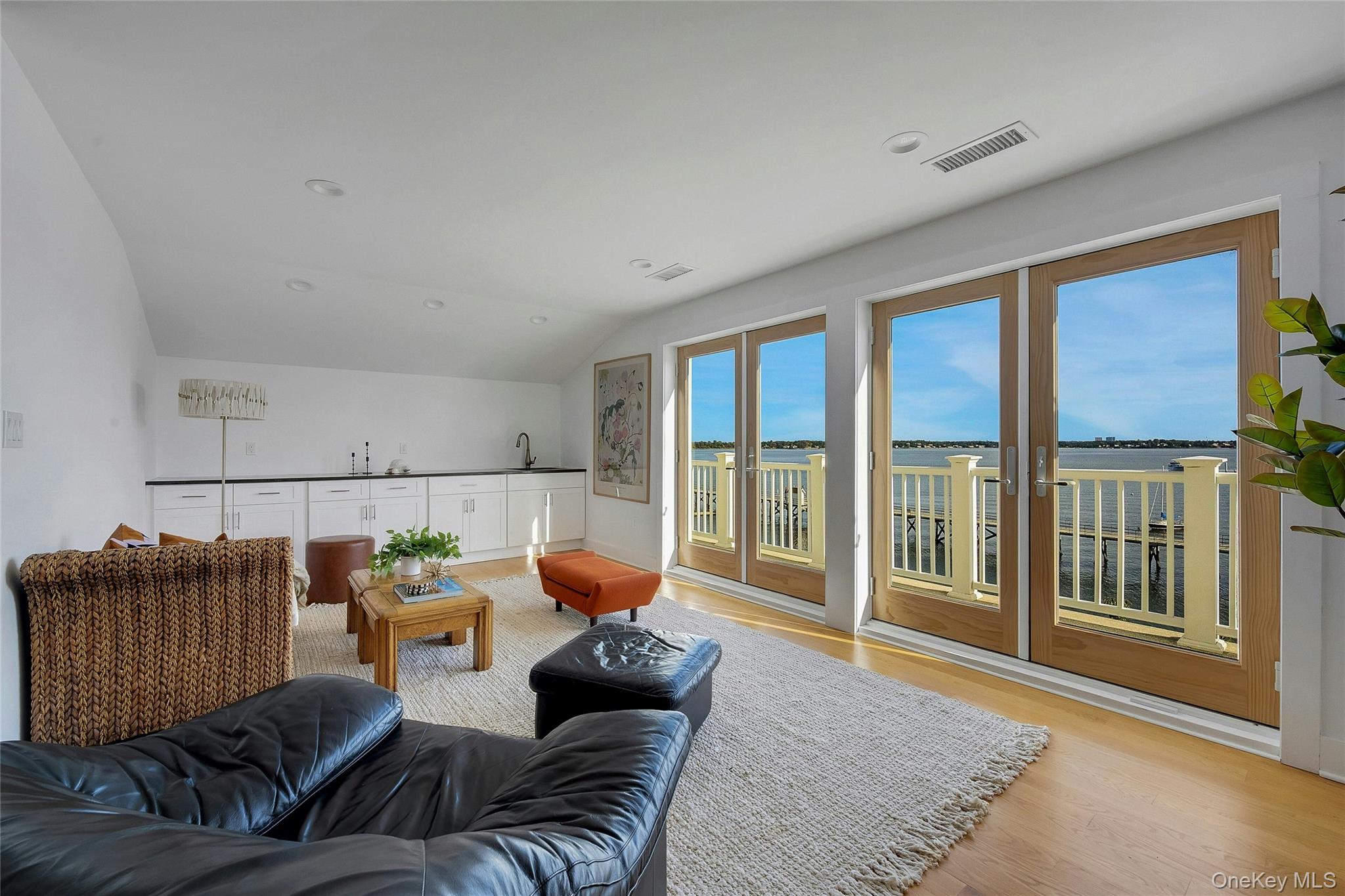 39 Island Point, Bronx, NY 10464