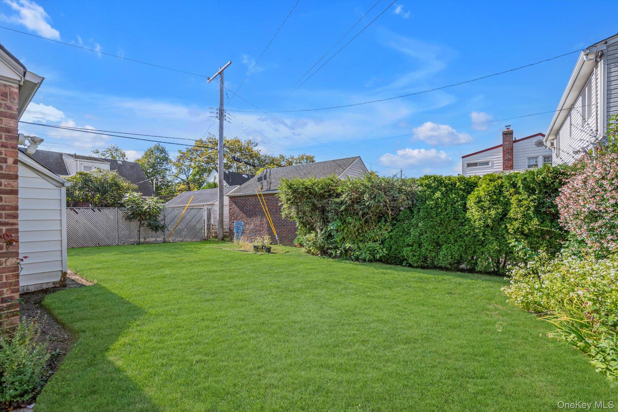 5 Avon Road, New Hyde Park, NY 11040