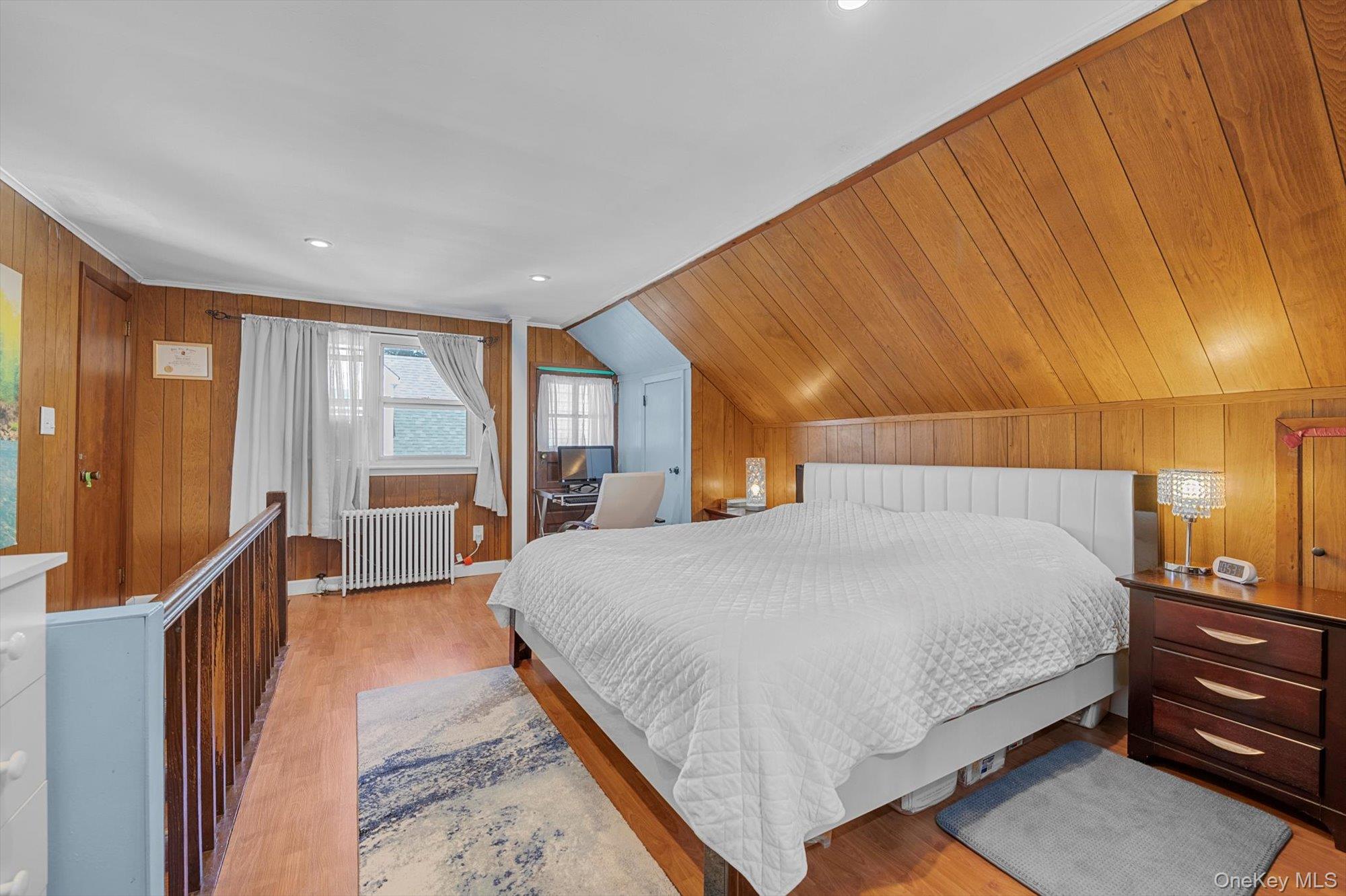 5 Avon Road, New Hyde Park, NY 11040