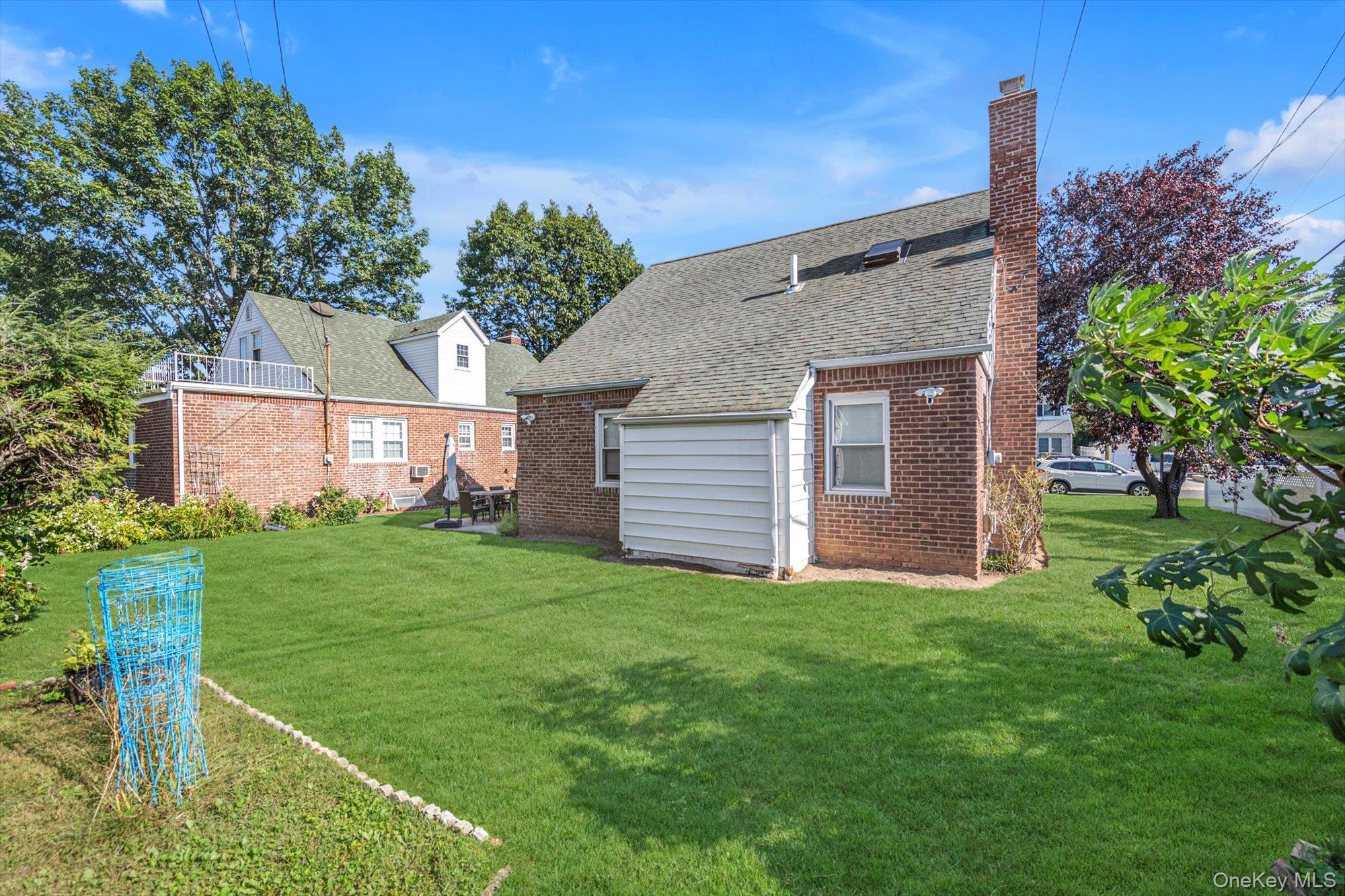 5 Avon Road, New Hyde Park, NY 11040