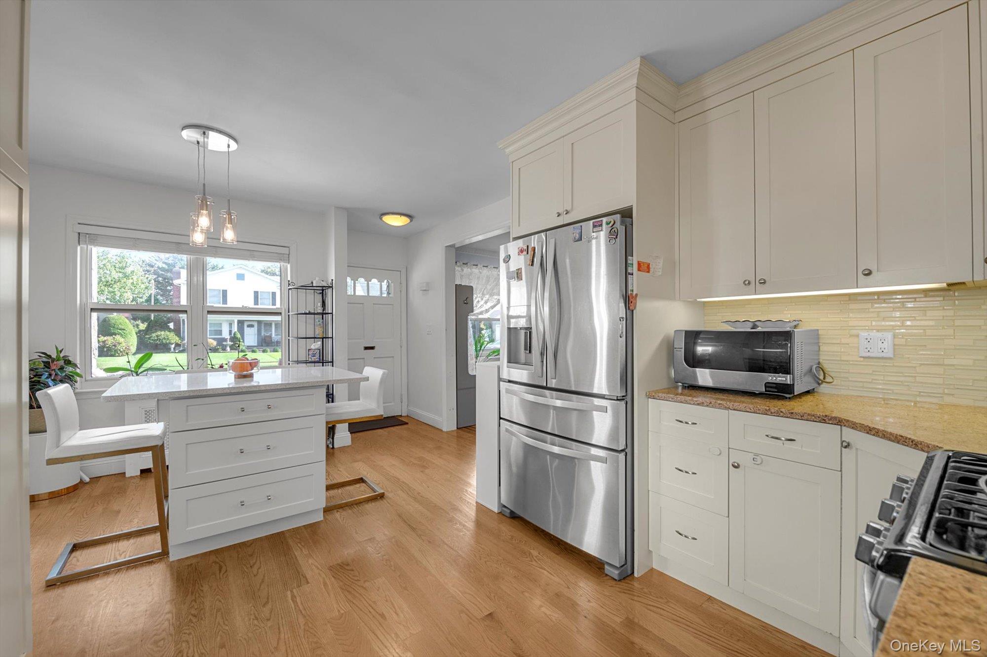 5 Avon Road, New Hyde Park, NY 11040