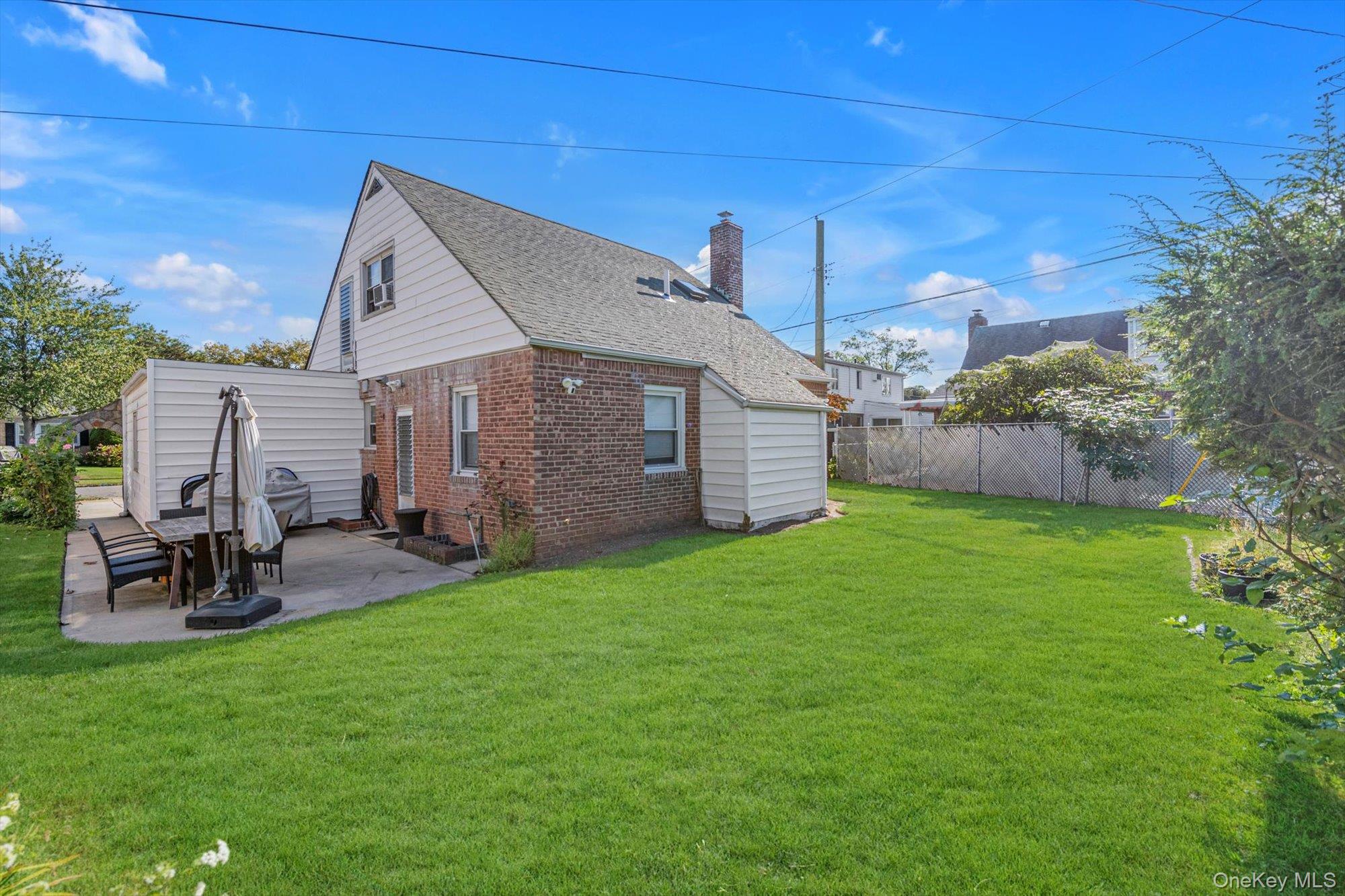 5 Avon Road, New Hyde Park, NY 11040