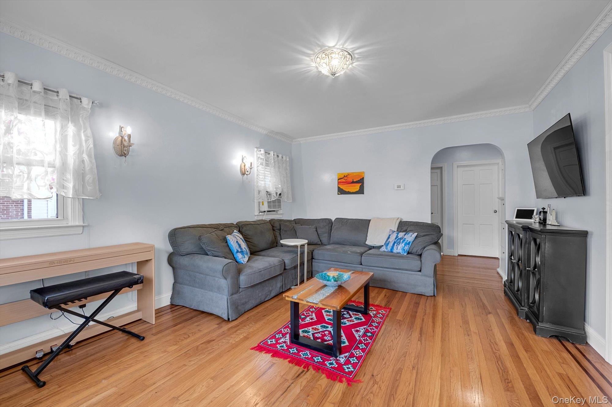 5 Avon Road, New Hyde Park, NY 11040