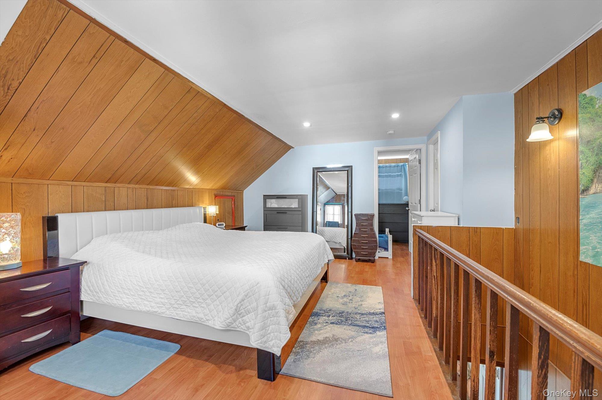 5 Avon Road, New Hyde Park, NY 11040