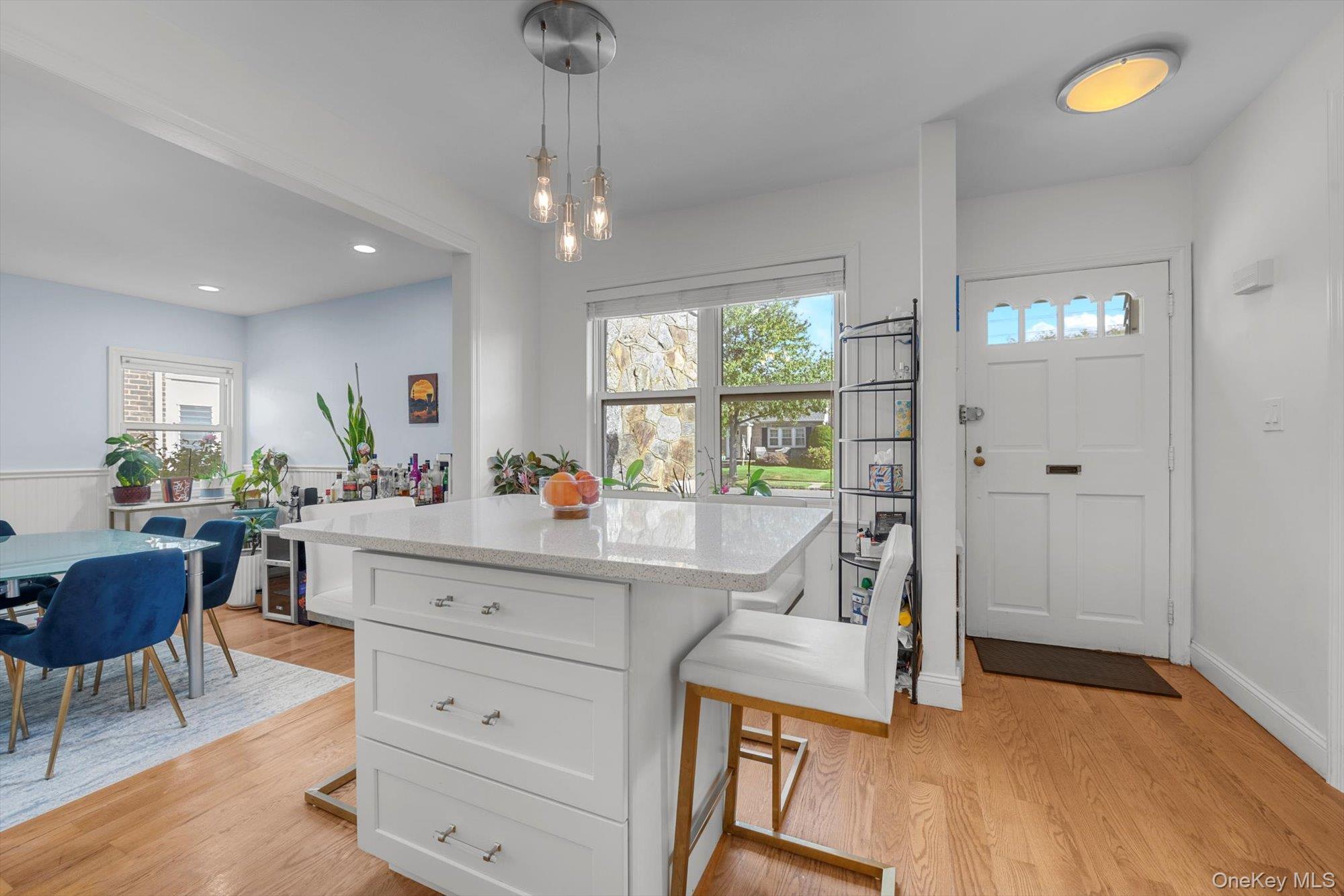 5 Avon Road, New Hyde Park, NY 11040