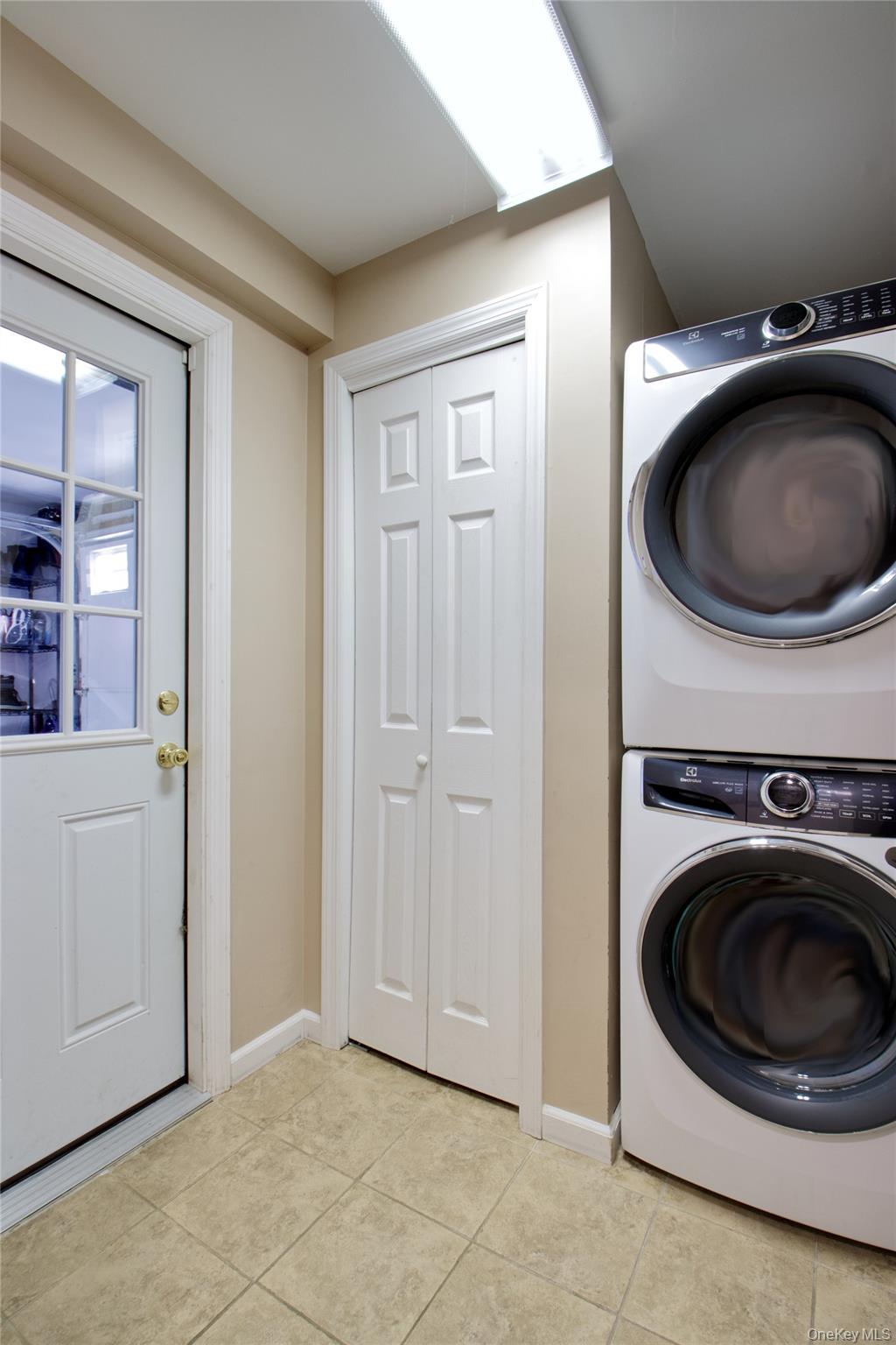 67 Fernwood Terrace, Garden City, NY 11530