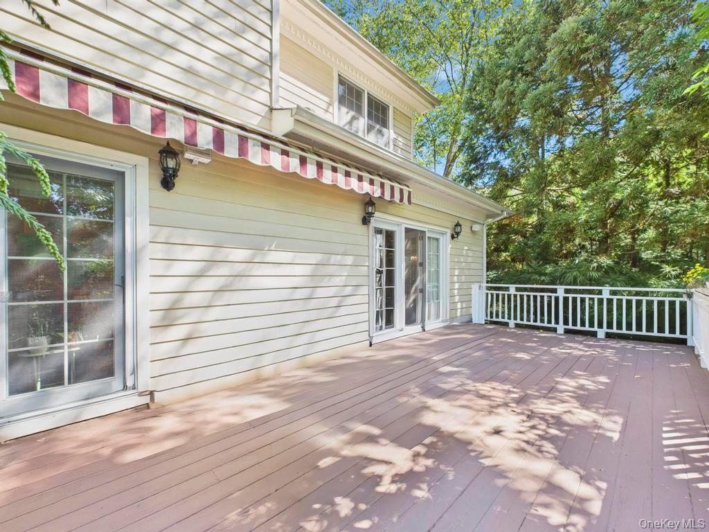 428 Toftree Court, Roslyn, NY 11576