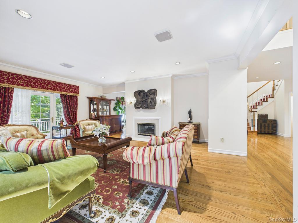 428 Toftree Court, Roslyn, NY 11576