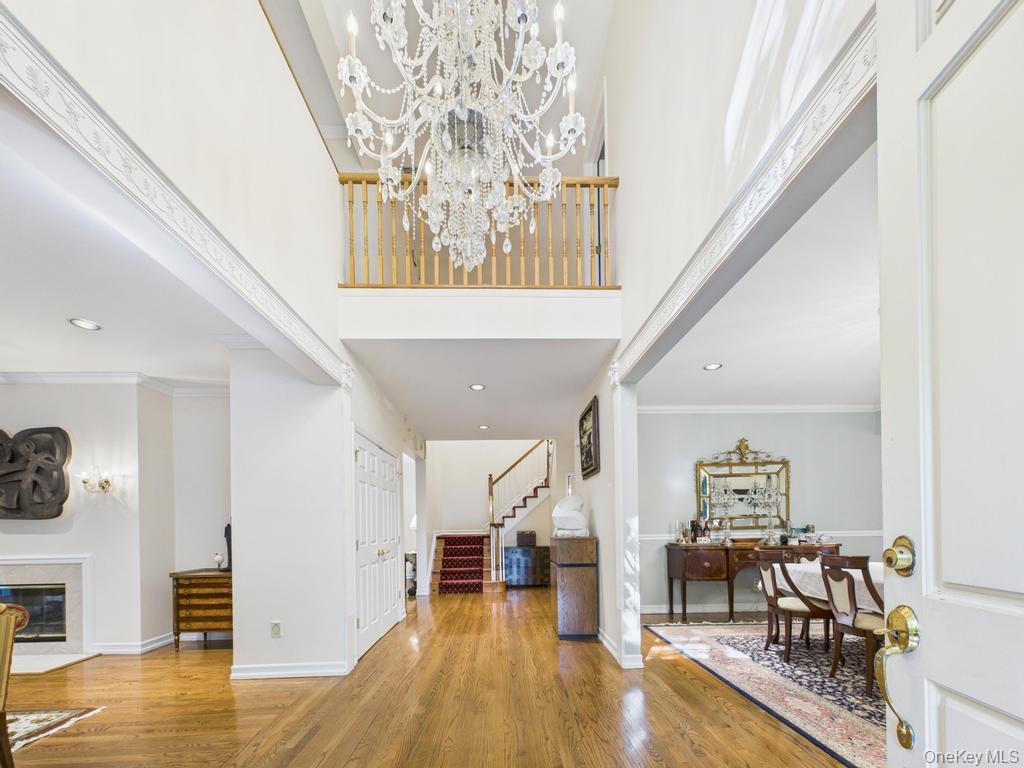 428 Toftree Court, Roslyn, NY 11576