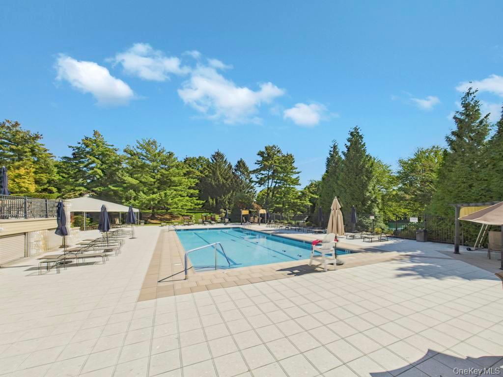 428 Toftree Court, Roslyn, NY 11576