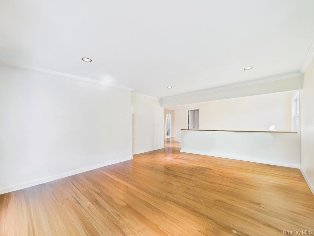 428 Toftree Court, Roslyn, NY 11576