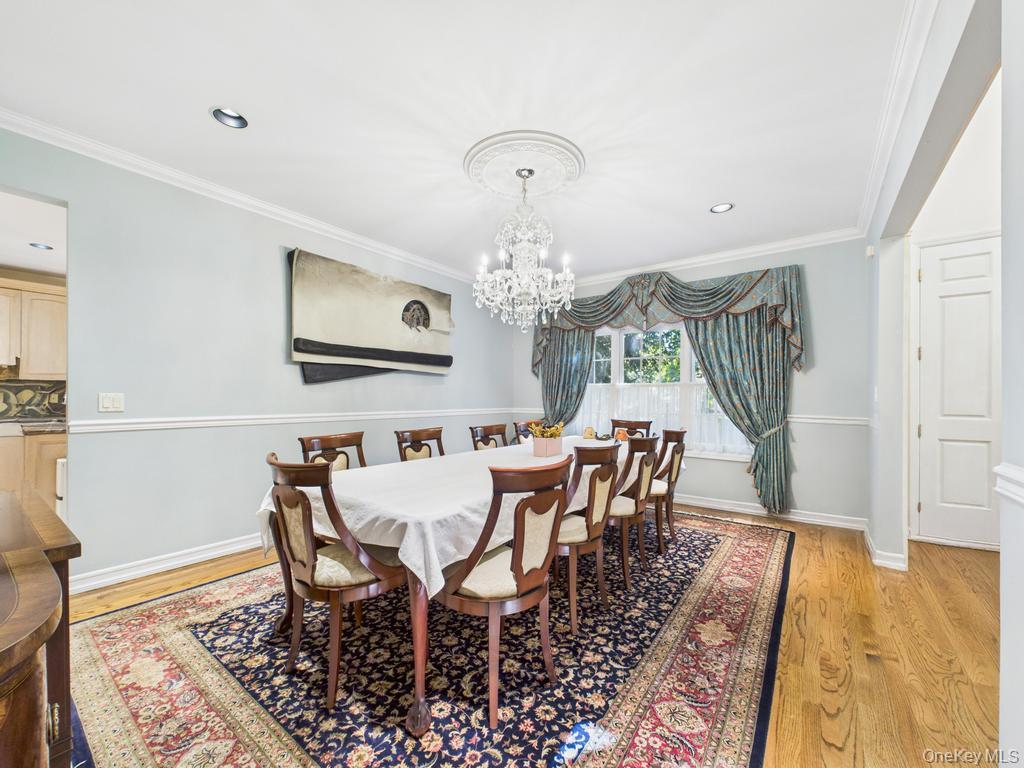 428 Toftree Court, Roslyn, NY 11576