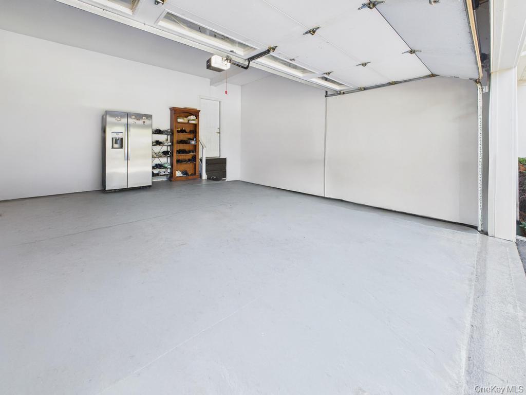 428 Toftree Court, Roslyn, NY 11576