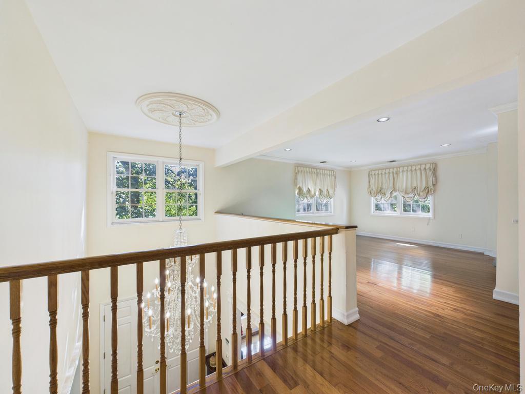 428 Toftree Court, Roslyn, NY 11576