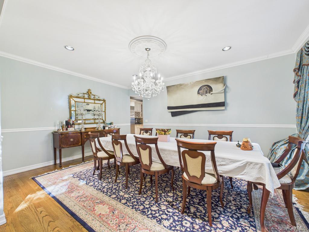 428 Toftree Court, Roslyn, NY 11576