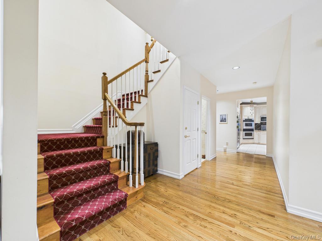 428 Toftree Court, Roslyn, NY 11576