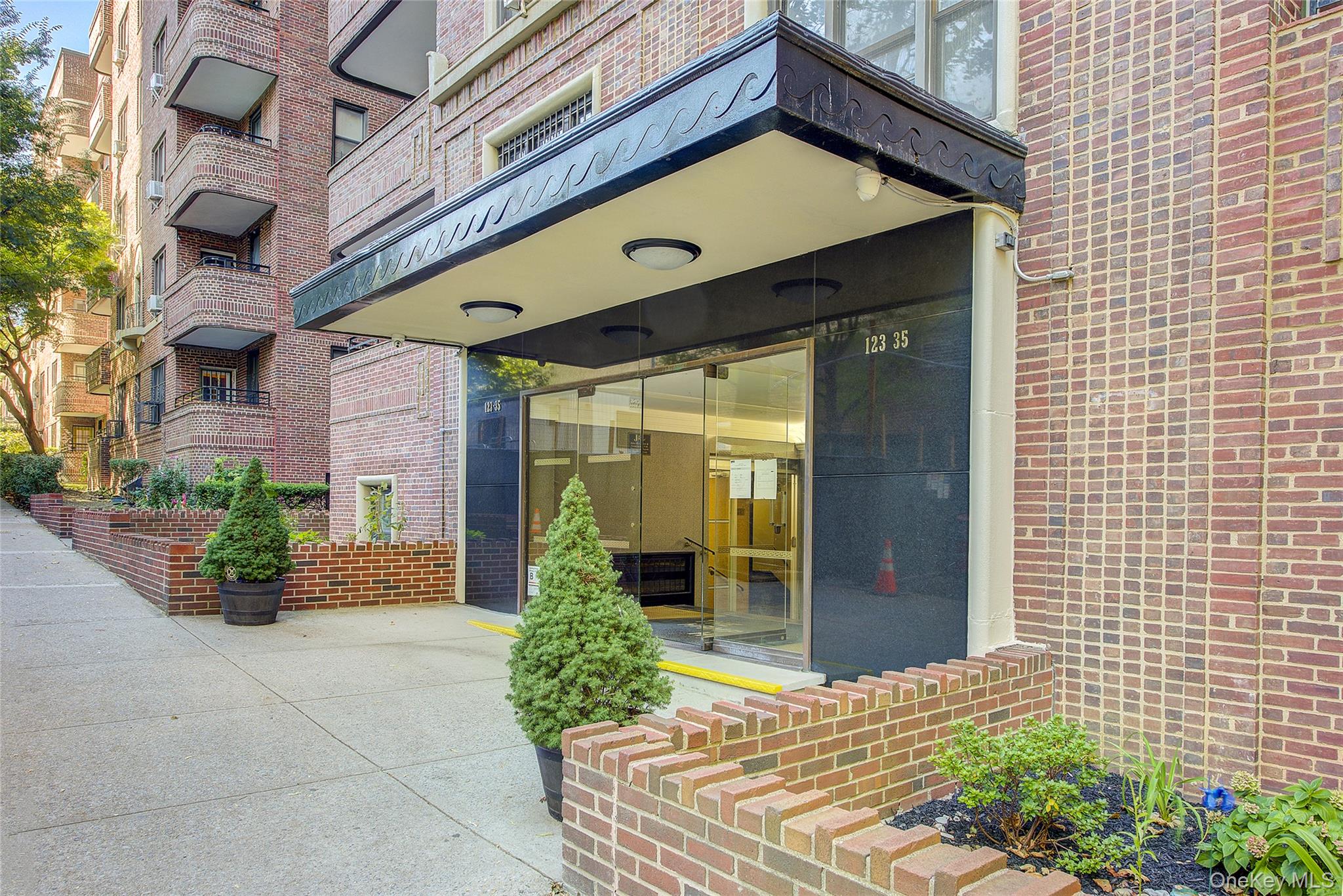 123-35 82nd Road # 2K, Kew Gardens, NY 11415