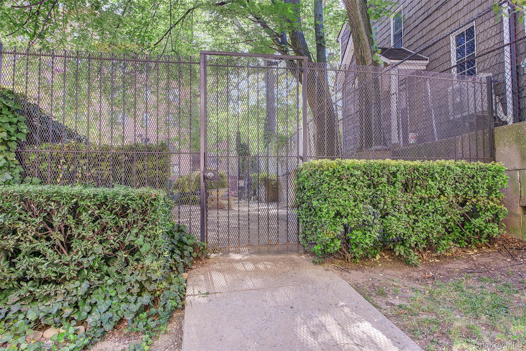 123-35 82nd Road # 2K, Kew Gardens, NY 11415