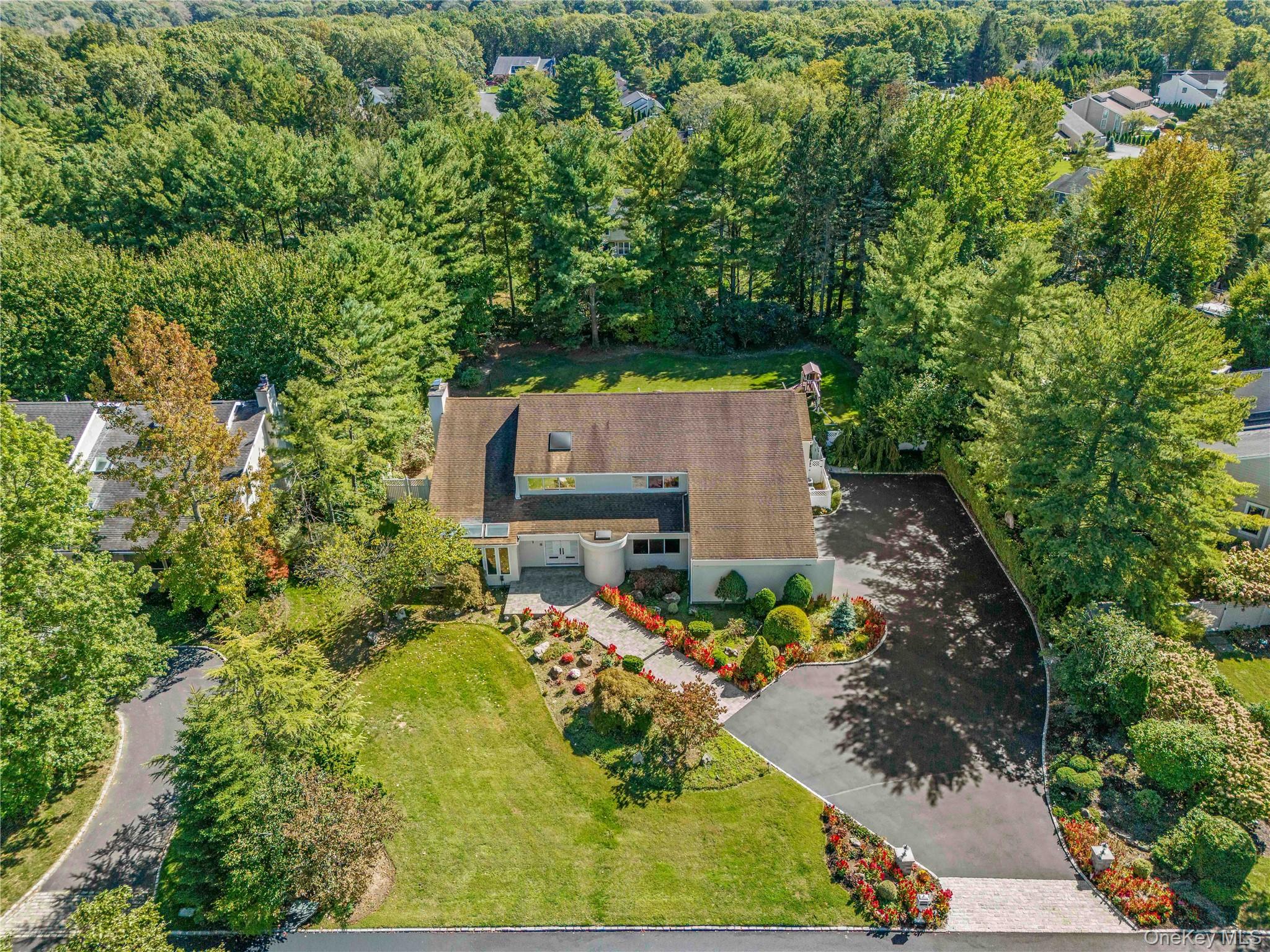 6 Clearmeadow Lane, Woodbury, NY 11797