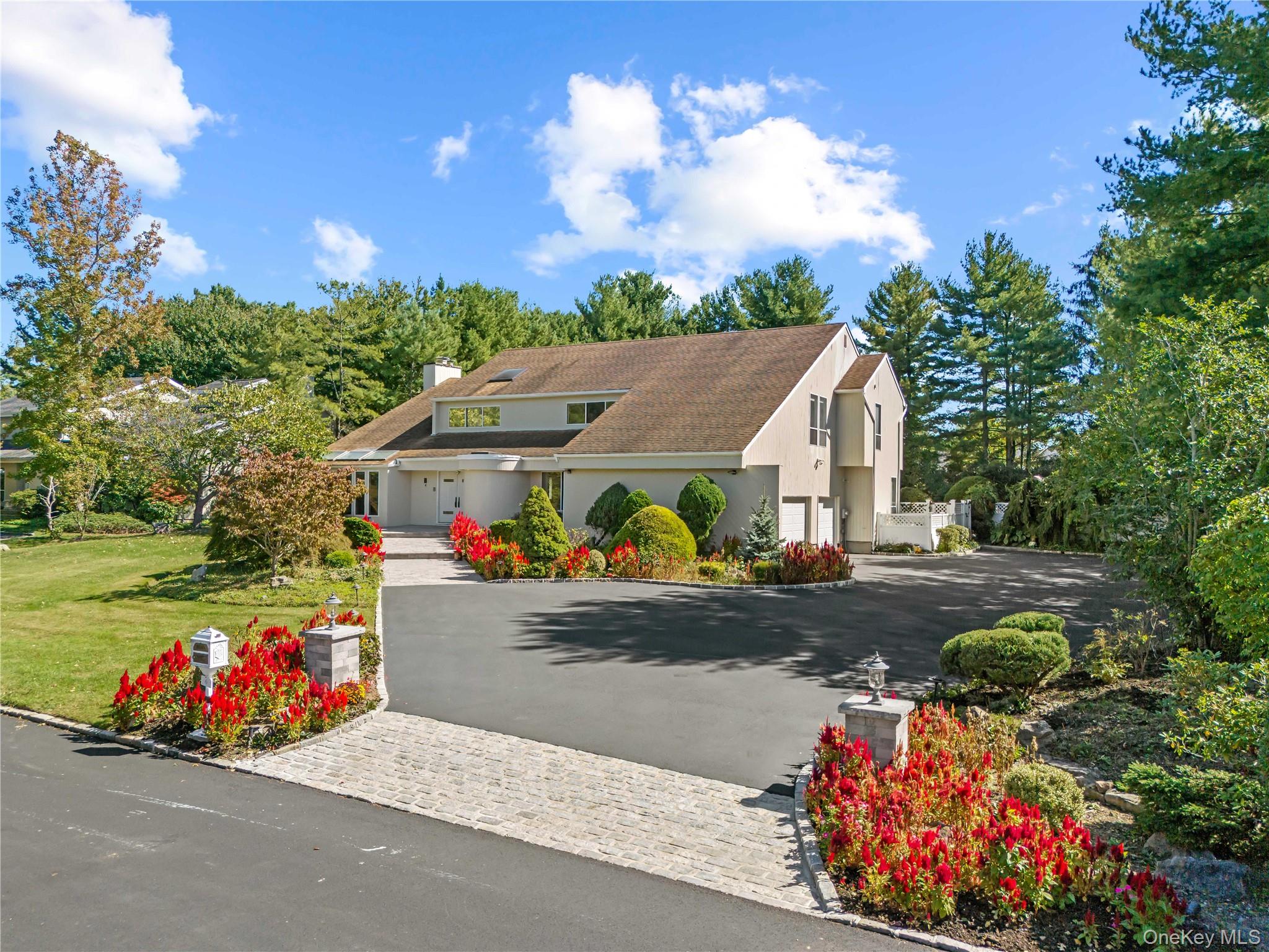 6 Clearmeadow Lane, Woodbury, NY 11797