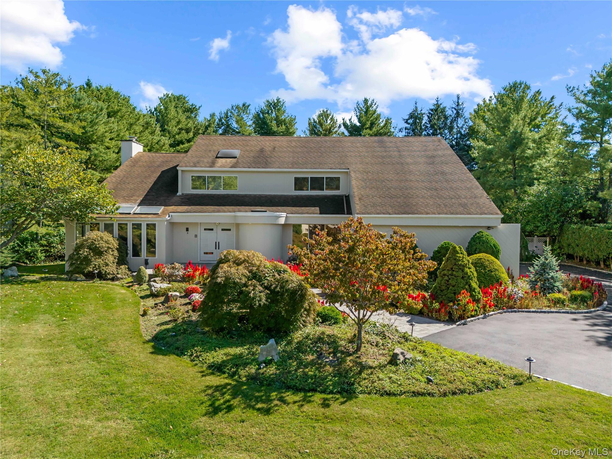 6 Clearmeadow Lane, Woodbury, NY 11797