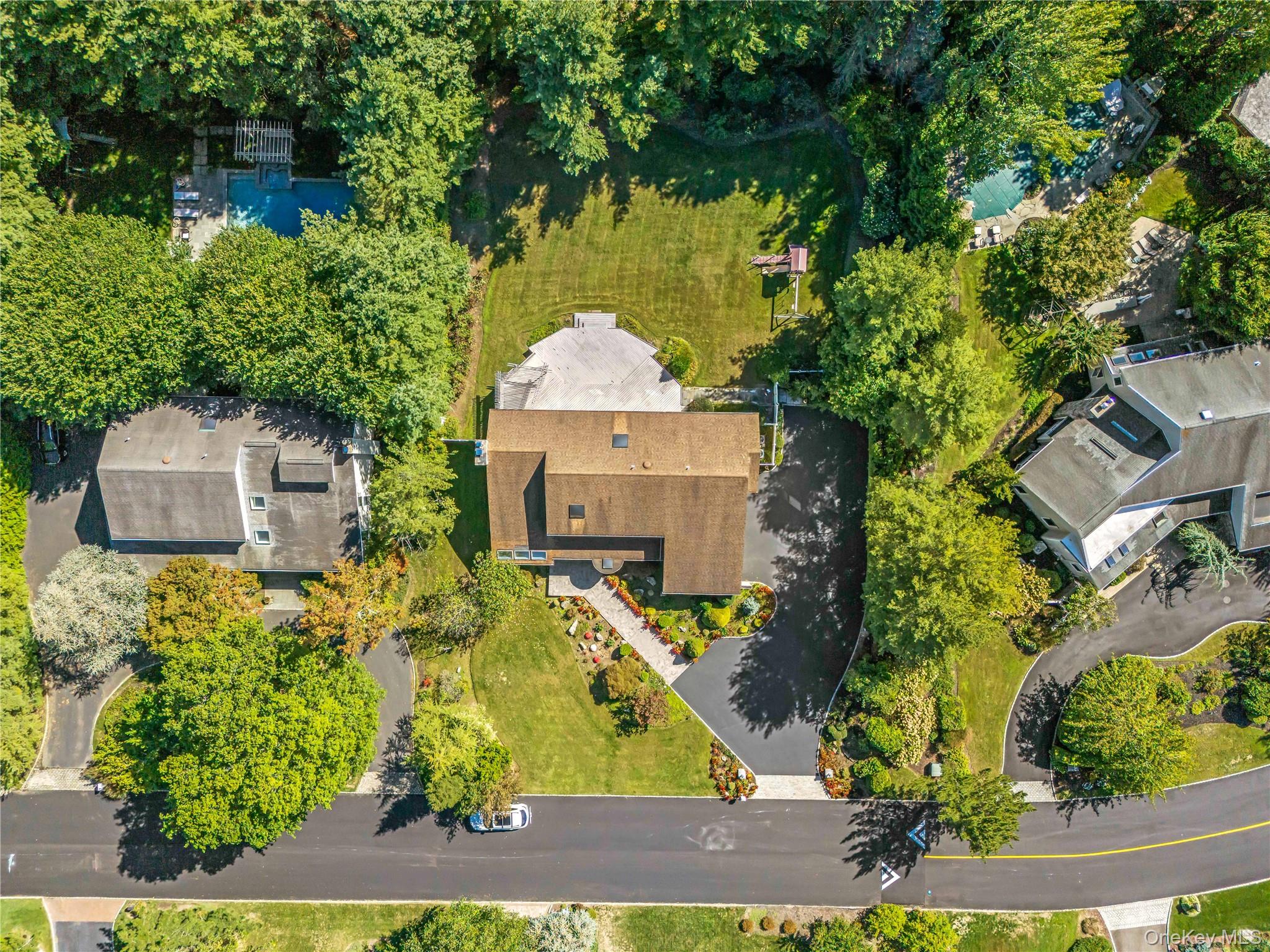 6 Clearmeadow Lane, Woodbury, NY 11797