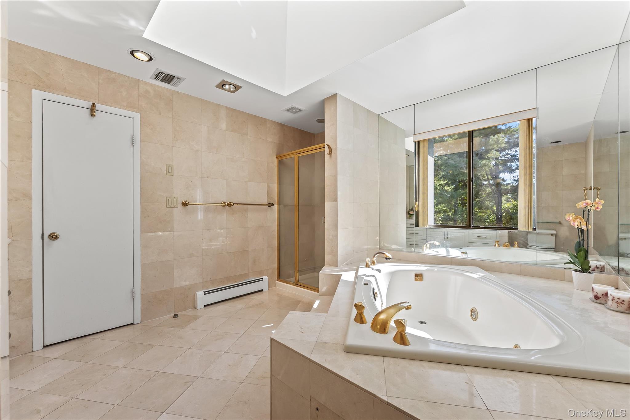 6 Clearmeadow Lane, Woodbury, NY 11797