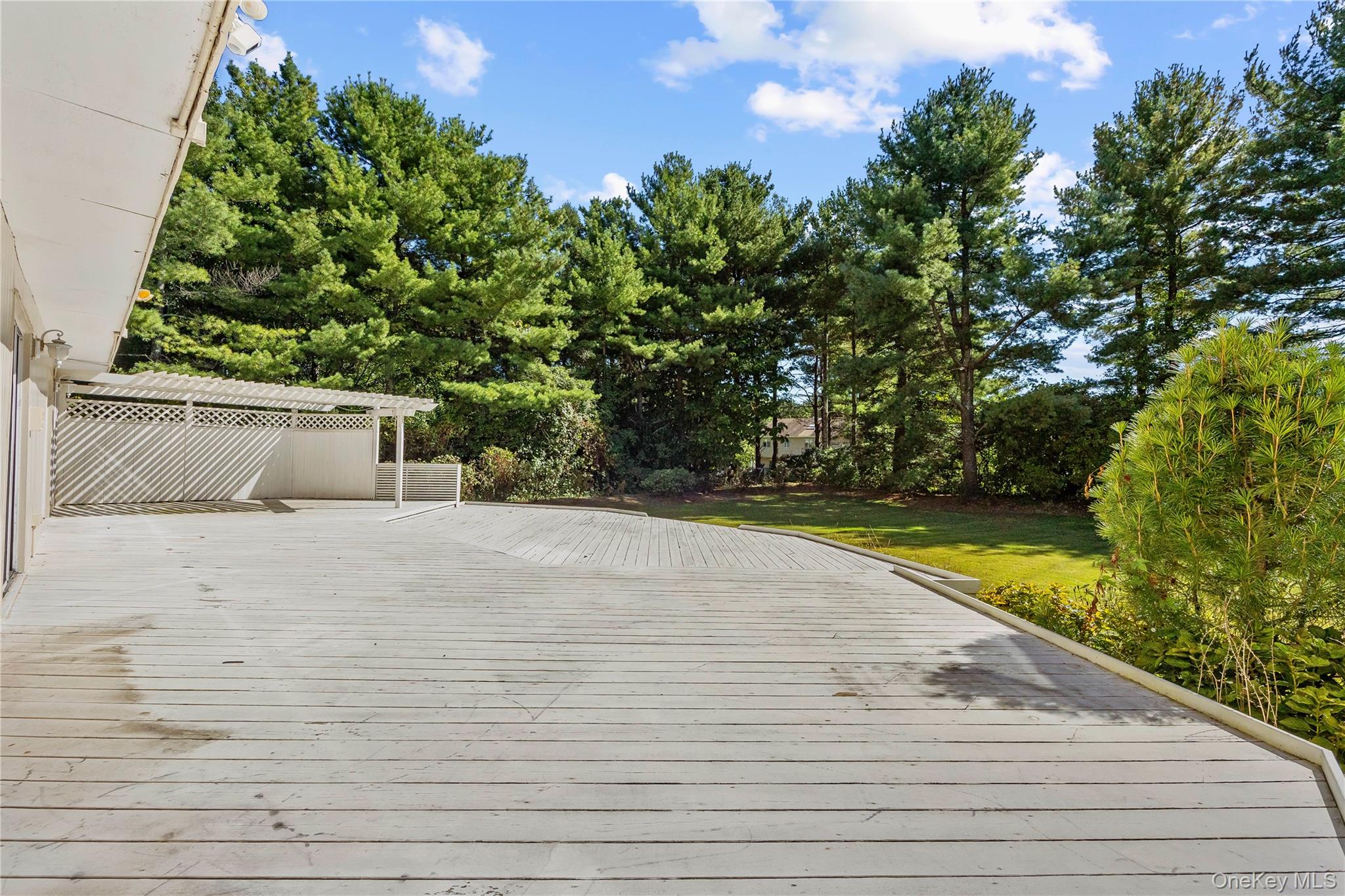 6 Clearmeadow Lane, Woodbury, NY 11797