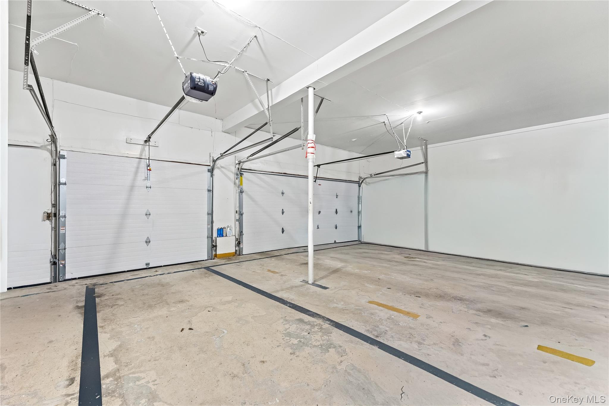 6 Clearmeadow Lane, Woodbury, NY 11797