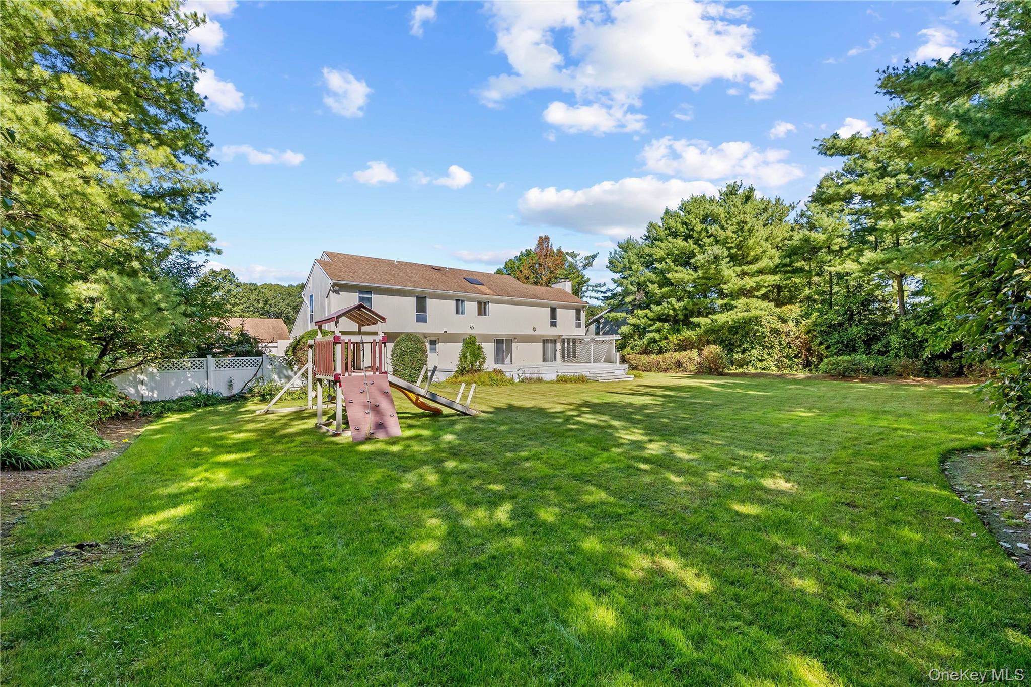 6 Clearmeadow Lane, Woodbury, NY 11797