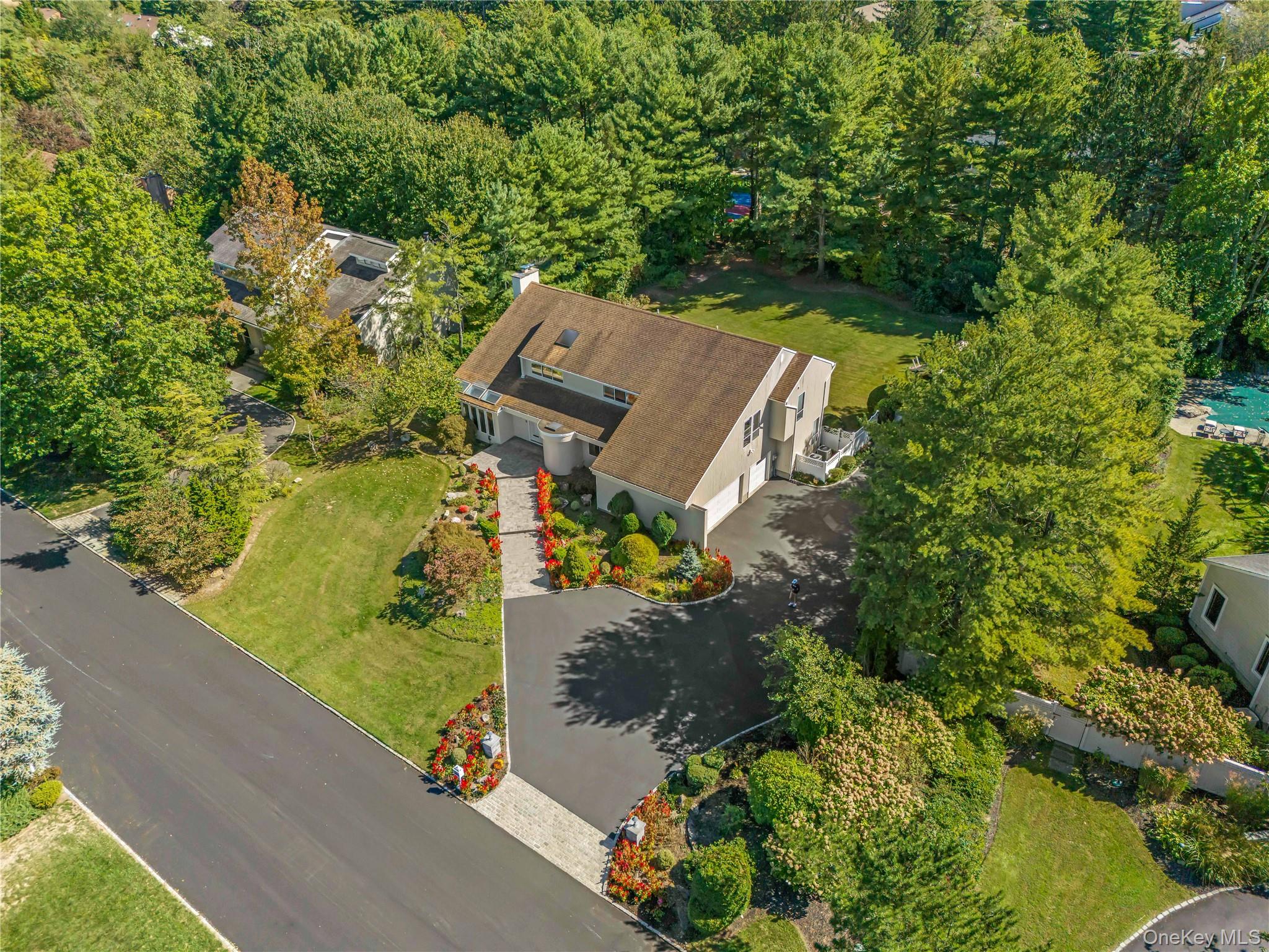 6 Clearmeadow Lane, Woodbury, NY 11797