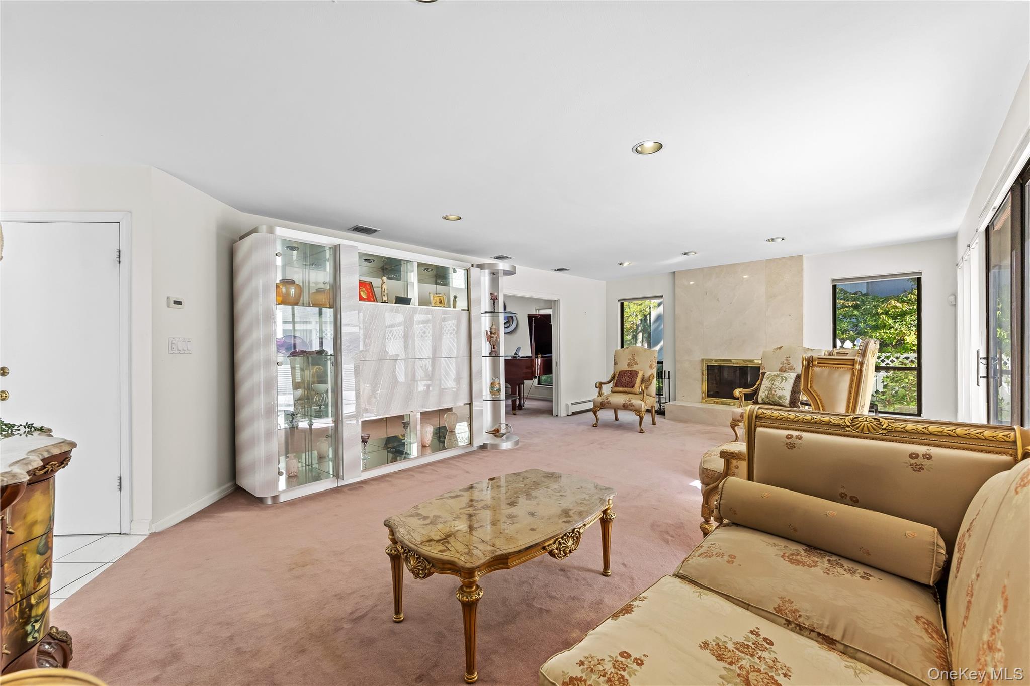 6 Clearmeadow Lane, Woodbury, NY 11797