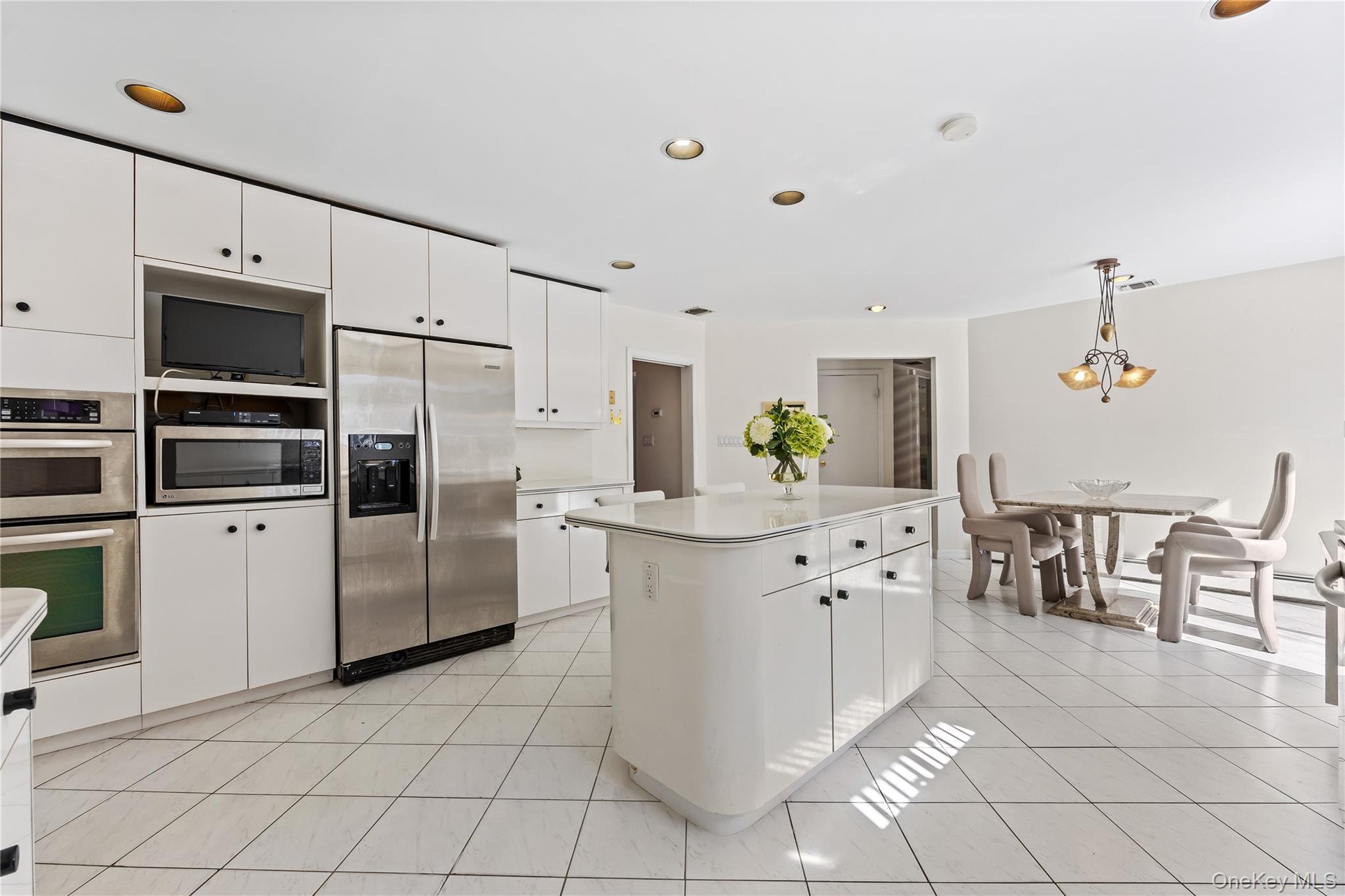 6 Clearmeadow Lane, Woodbury, NY 11797