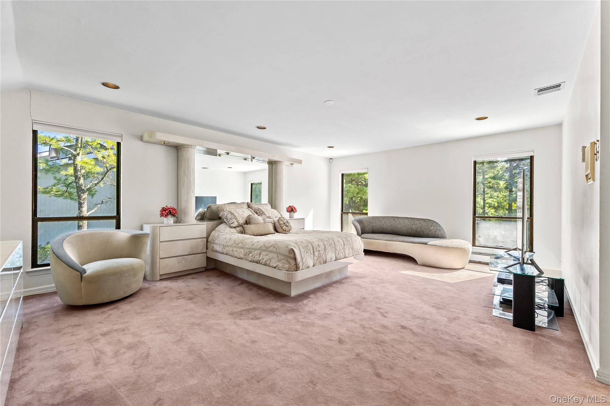 6 Clearmeadow Lane, Woodbury, NY 11797