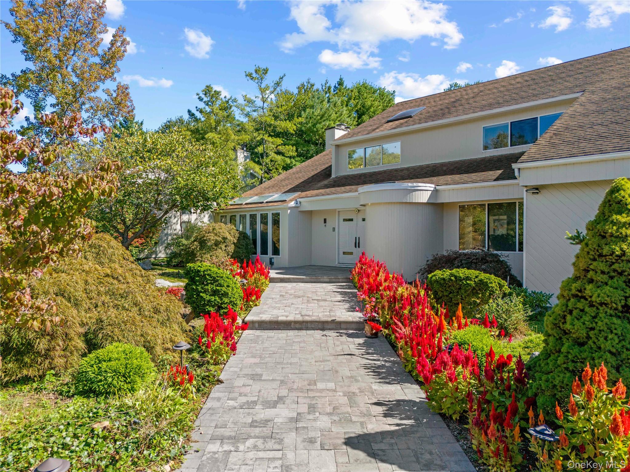 6 Clearmeadow Lane, Woodbury, NY 11797